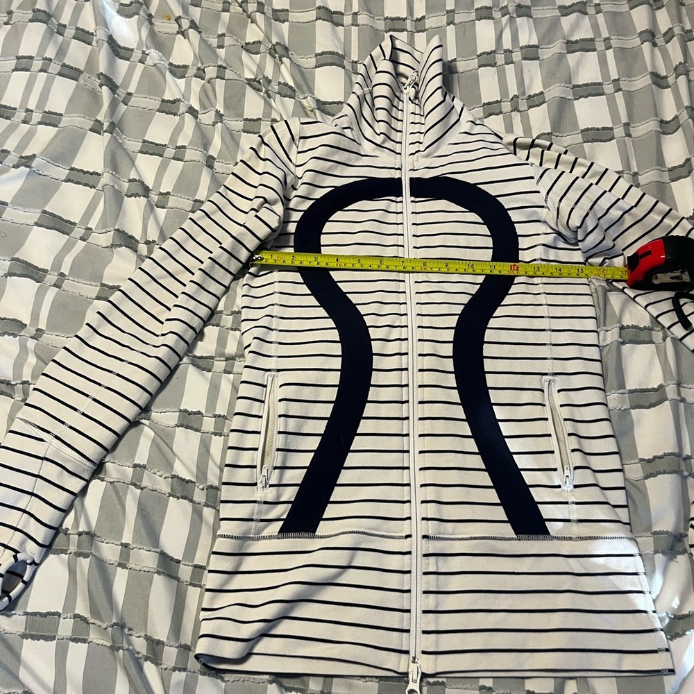 Women’s Lululemon zip up jacket